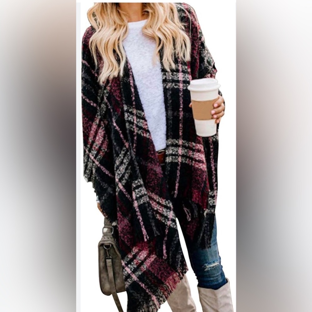 Chic Plaid Women's Poncho - Black and Red